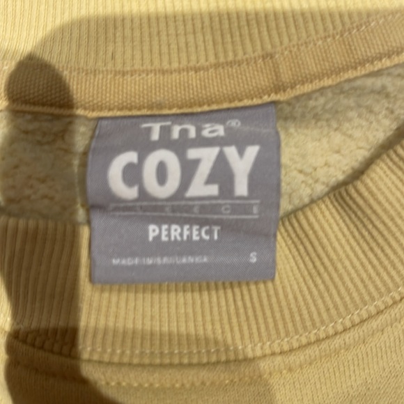 Aritzia TNA butter yellow cropped sweater - Picture 2 of 2